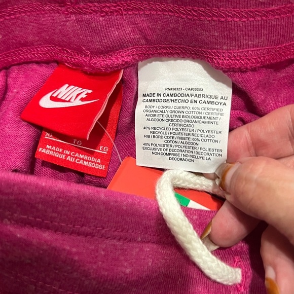 Nike Sweat Pants Joggers Capri Girls Size Xl or Women’s Size Small Pink NWT - Picture 11 of 11